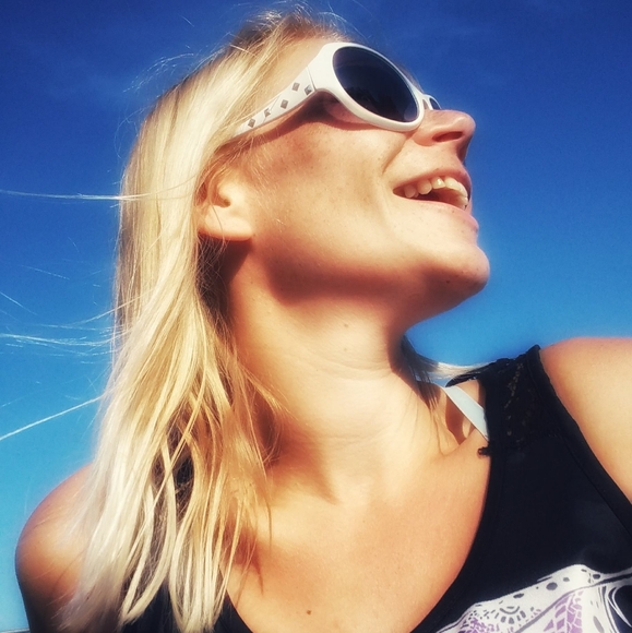 Meet your Posher, Daisy Jade - Picture 2 of 3